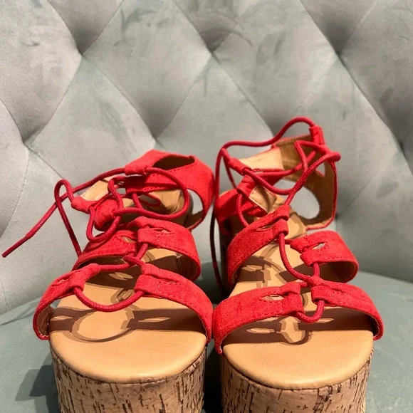 Yoki size 7.5 coral/red lace up wedge with box & dust covers - Picture 6 of 9